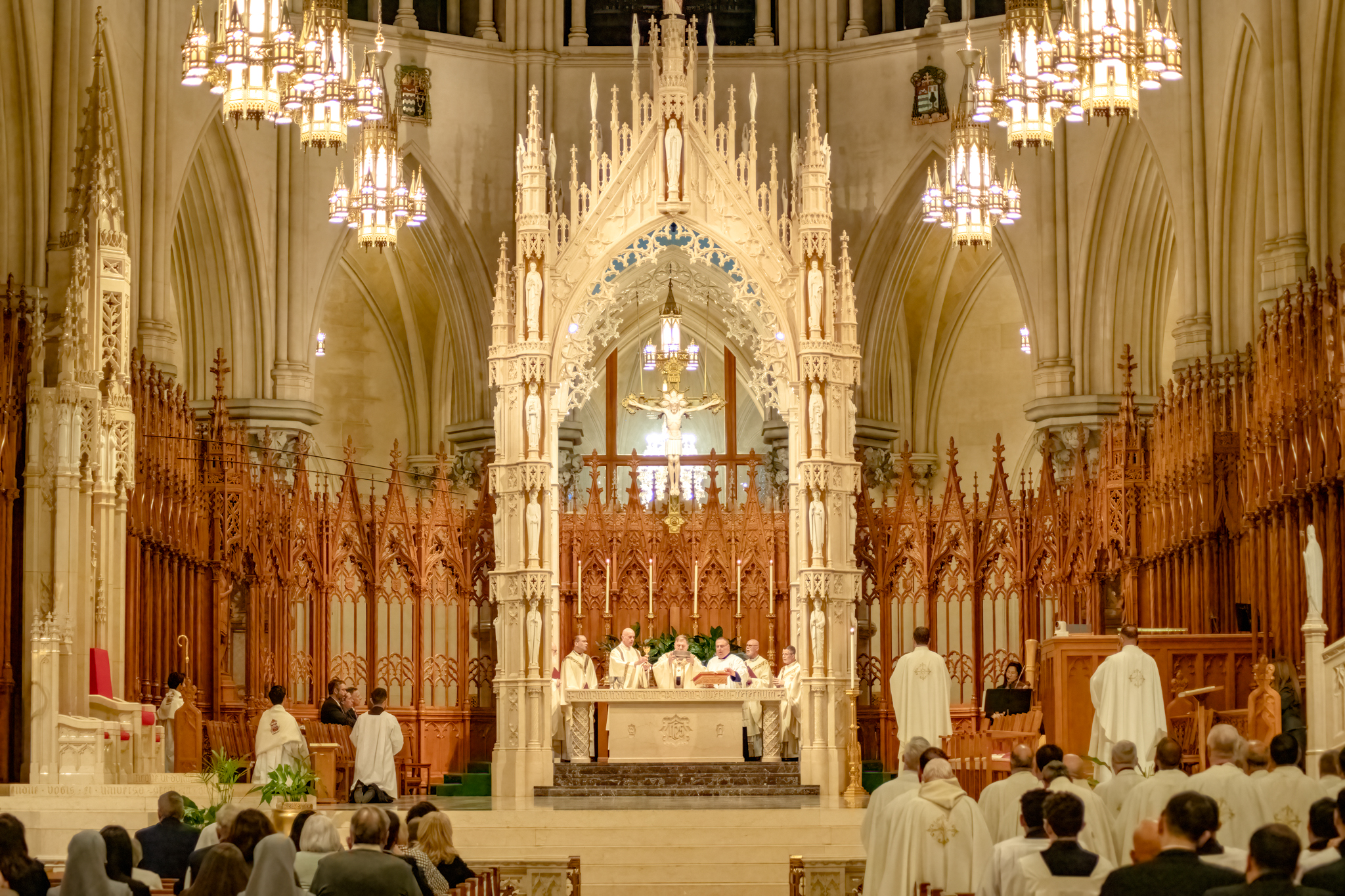 12. WIDE OF ALTAR CARDINAL, CLERGY AND ATTENDEES